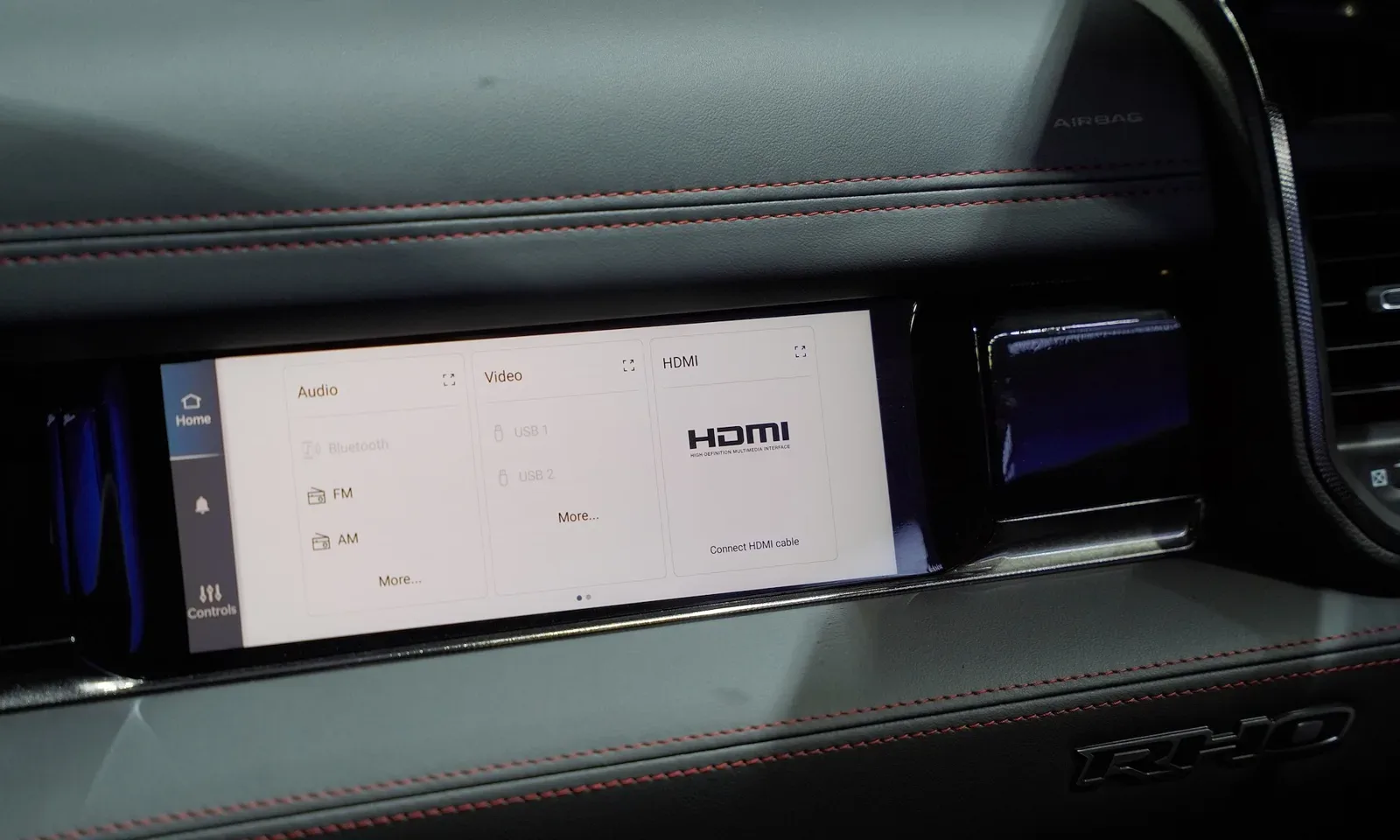 Màn hình 10,25 inch phía hành khách