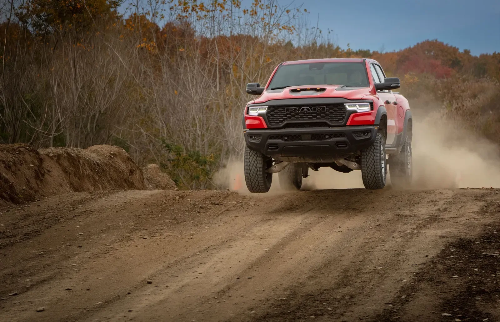 RAM 1500 RHO trên đường off-road